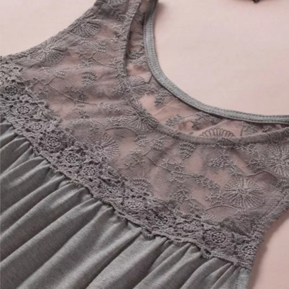🔥New boutique Gray lace embroidery tank - Picture 7 of 11